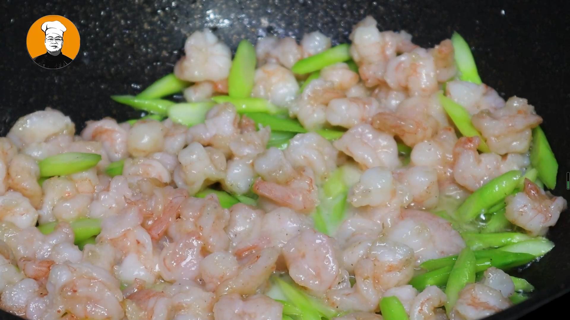 虾仁如何上浆鲜嫩不腥口感好,薛老师虾仁上浆的正确方法视频