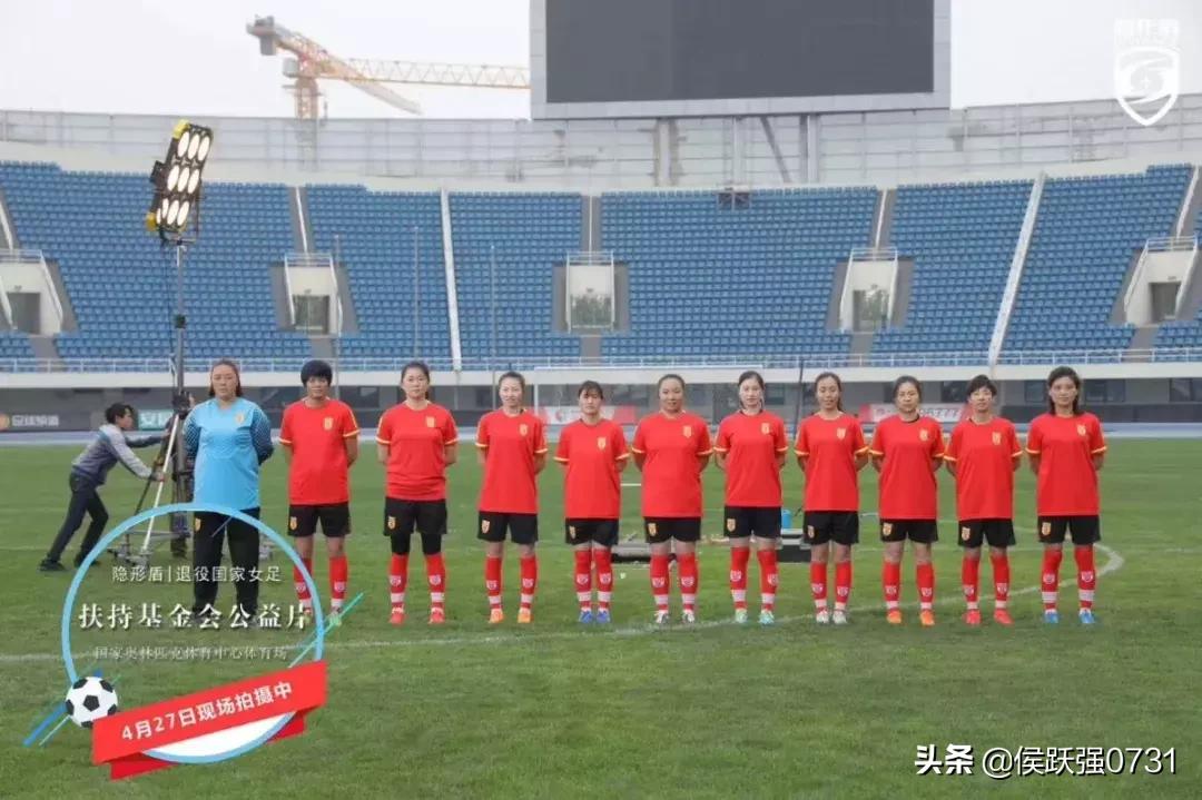 别忘了，曾经的你也饱含热泪为她们高歌铿锵玫瑰……