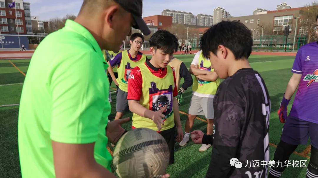 绿茵梦想骄阳下的热血足球赛上演,青春飞扬激情篮球赛