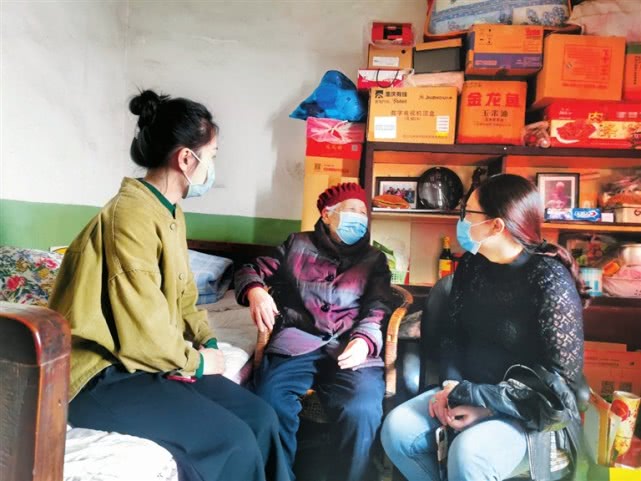 重庆空巢独居老人招聘一对一保姆,重庆照顾老人住家保姆价格