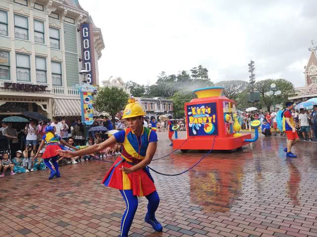 香港迪士尼今年首季盈利创新高,香港迪士尼亏损还是盈利