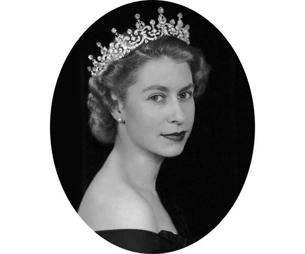 英国女王穿什么衣服最好看,英国女王的衣服为啥都是五颜六色