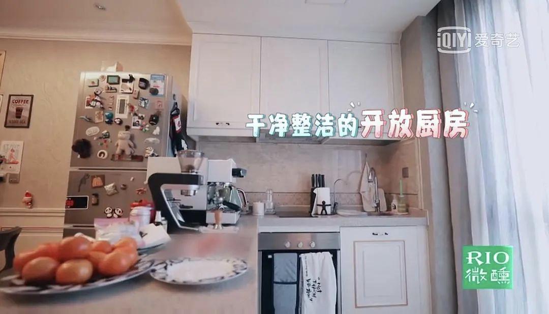 明星的现实生活是怎么样的,明星的生活与普通人有什么不一样