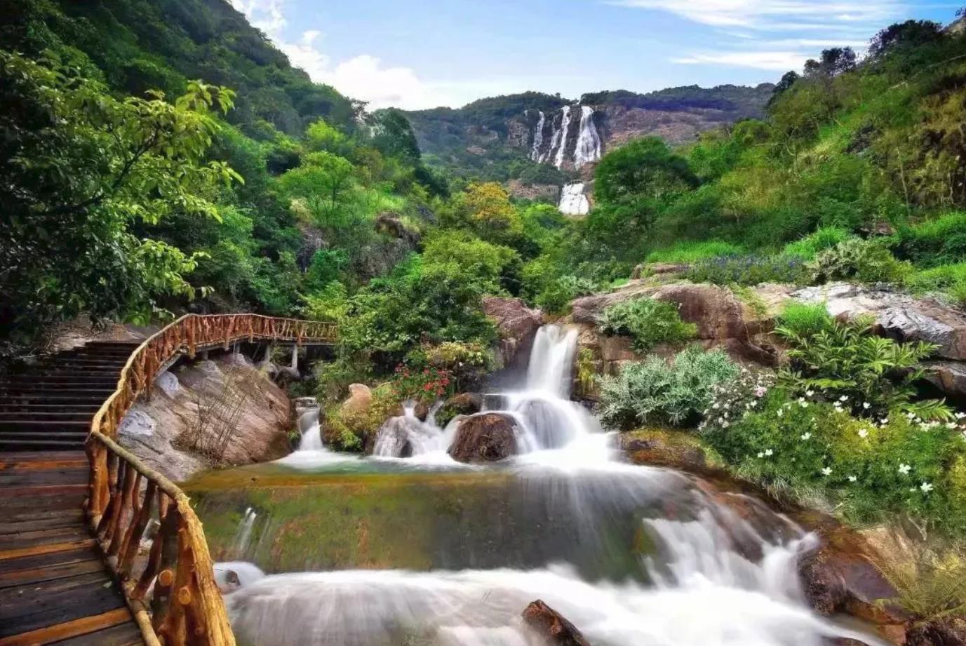 温泉胜地广州,巴厘岛半山宫殿泡温泉