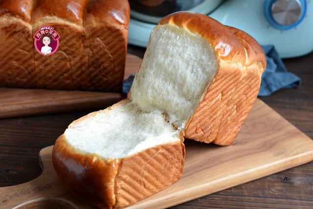 一次发酵成功的手工吐司做法,超柔软奶香吐司的家常做法