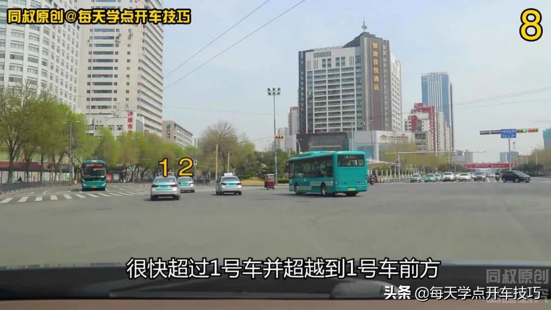 十个路口左转要注意什么,双红绿灯左转怎么过