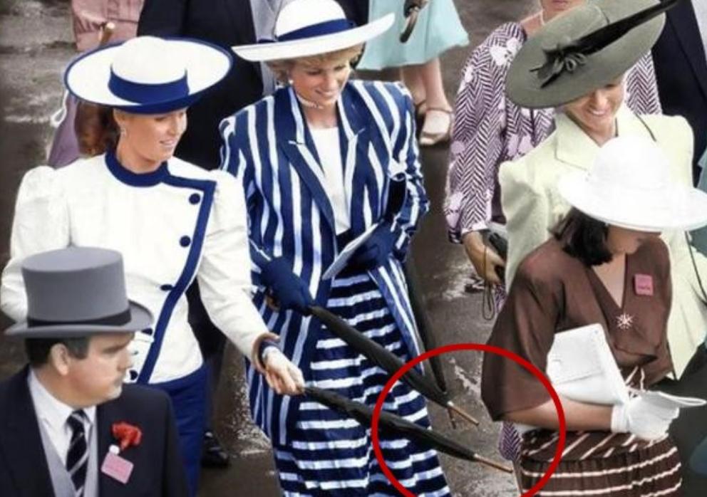 女王厌恶戴安娜,女王嫉妒戴安娜王妃