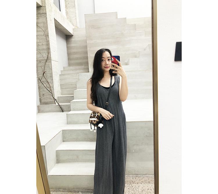 穿上即陷进柔软的「纸片人」背带裤，一封写给夏天的慵懒情书