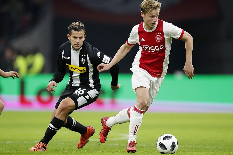 为核心寻接班人!巴萨争夺荷兰两大妖星,19岁妖人曾硬抗姆巴佩