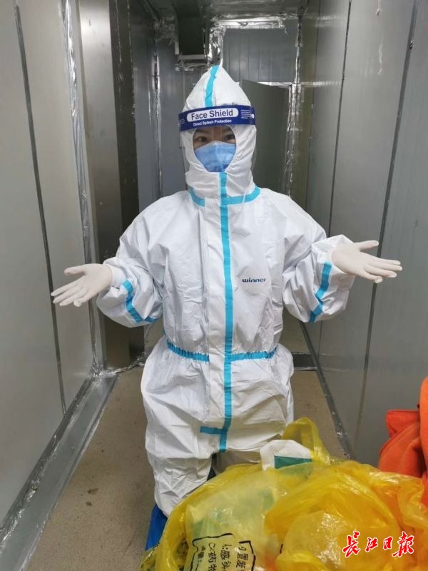 这一次，我放下笔，去雷神山做保洁员