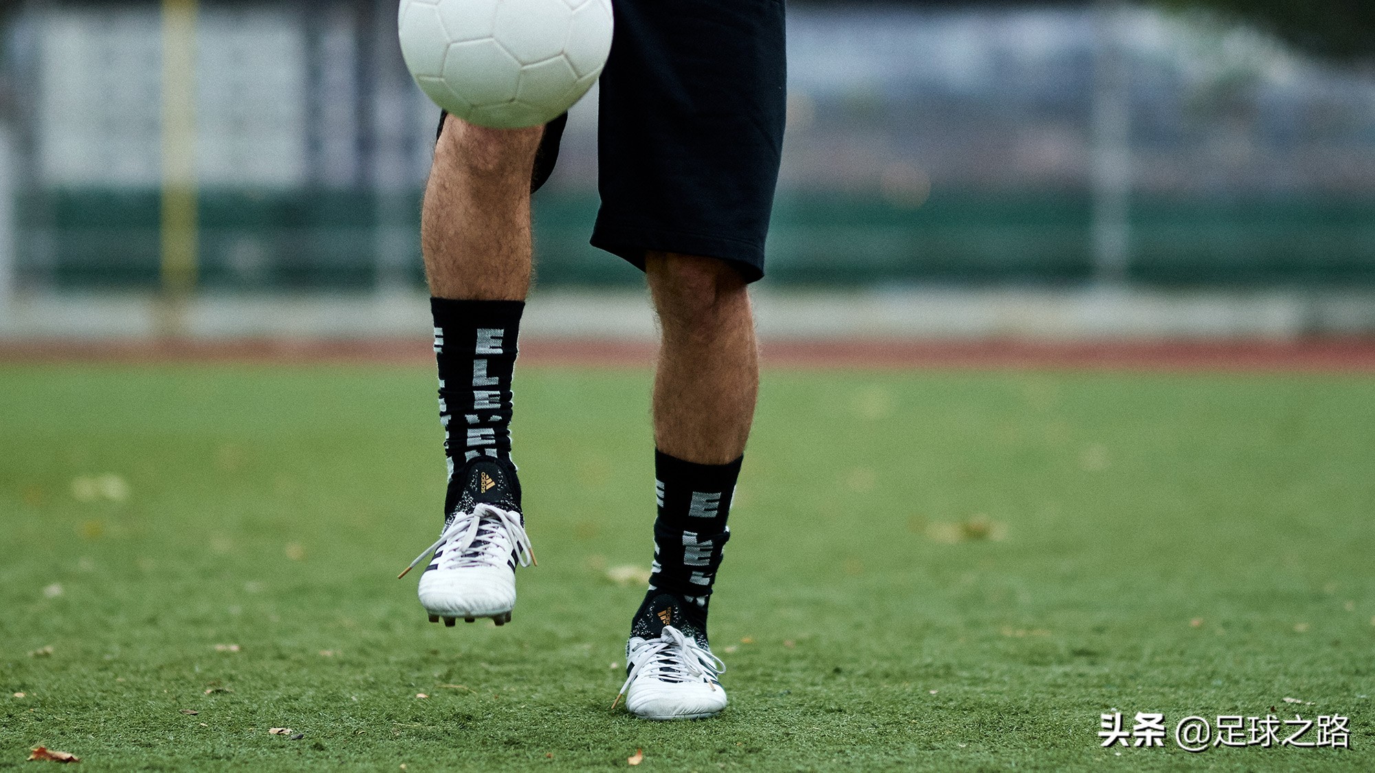 新手小白怎么颠勺,足球小白颠球入门教程