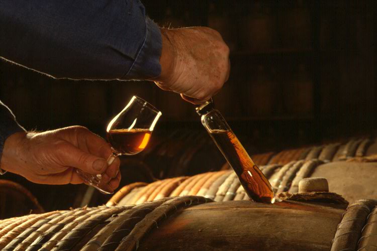 轩尼诗李察干邑白兰地什么味道,轩尼诗vsop白兰地喝多少容易上头