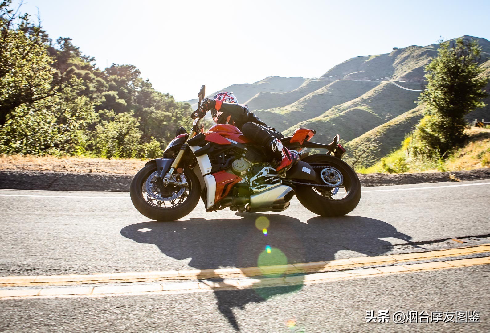 杜卡迪v4s街霸实车测评,杜卡迪街霸v4s和ktm1290sdr哪个快