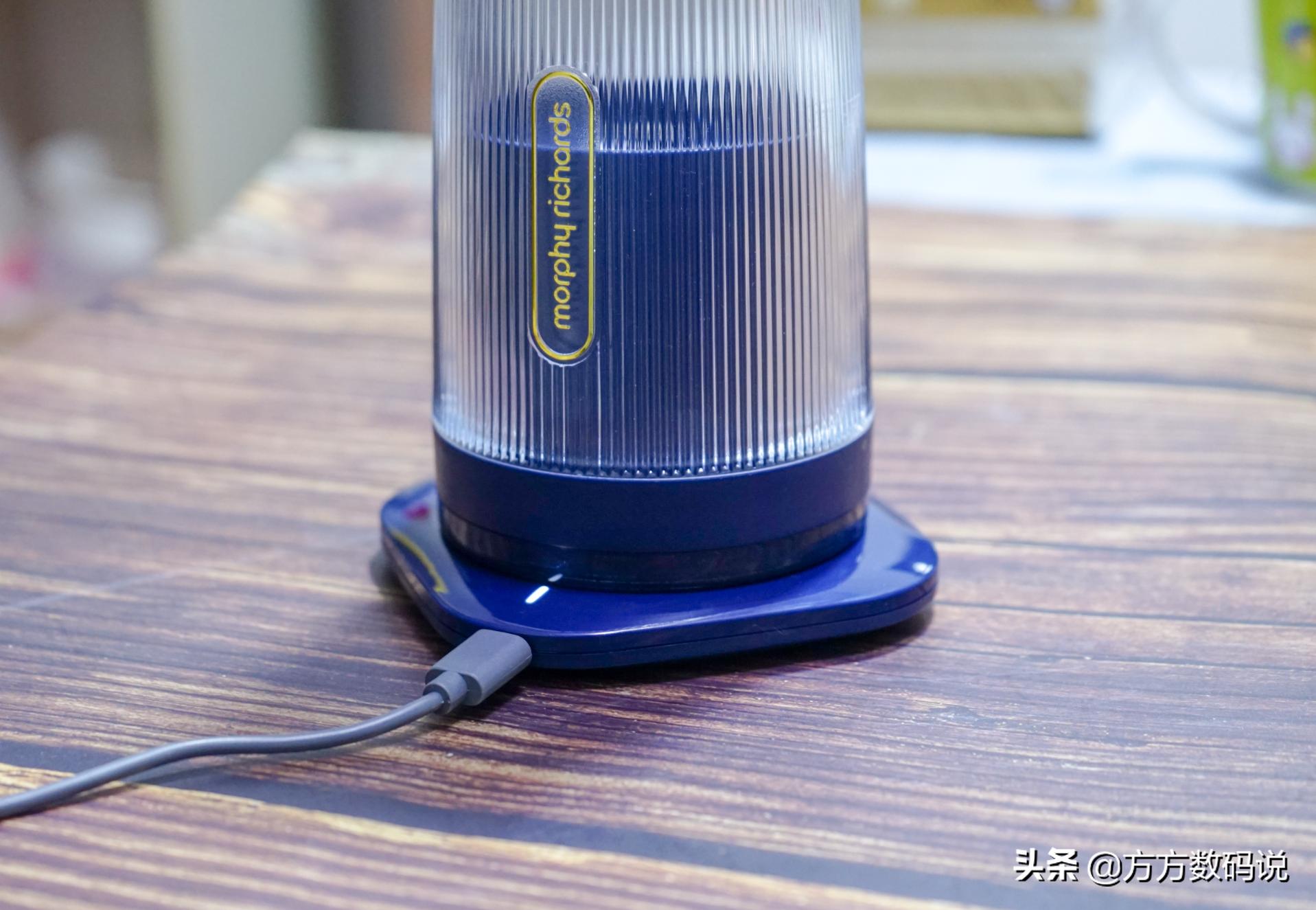 摩飞榨汁杯果汁推荐,摩飞便携榨汁桶明星