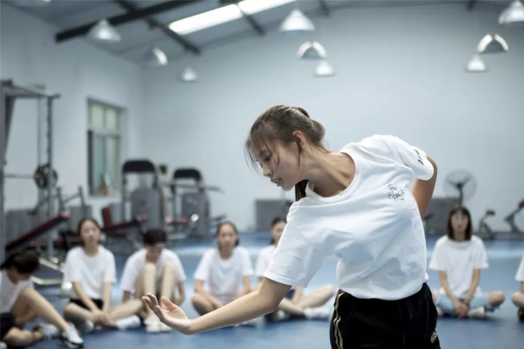 模特镜前造型训练,模特表现力训练方法