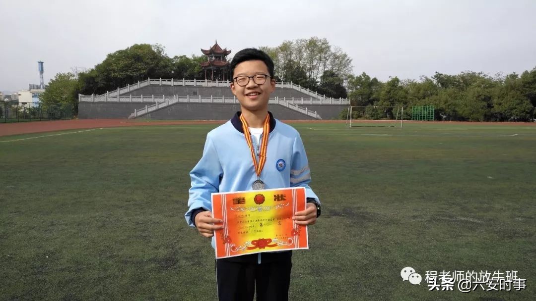 逐梦赛场，群英荟萃，二中健儿赛场展英姿；同心协力，奋勇拼搏，牛犊小将逆境创佳绩