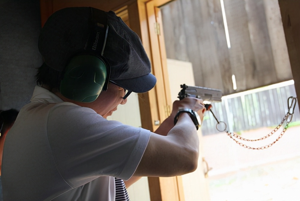 男子射击俱乐部中枪身亡,北京一小伙被刺身亡