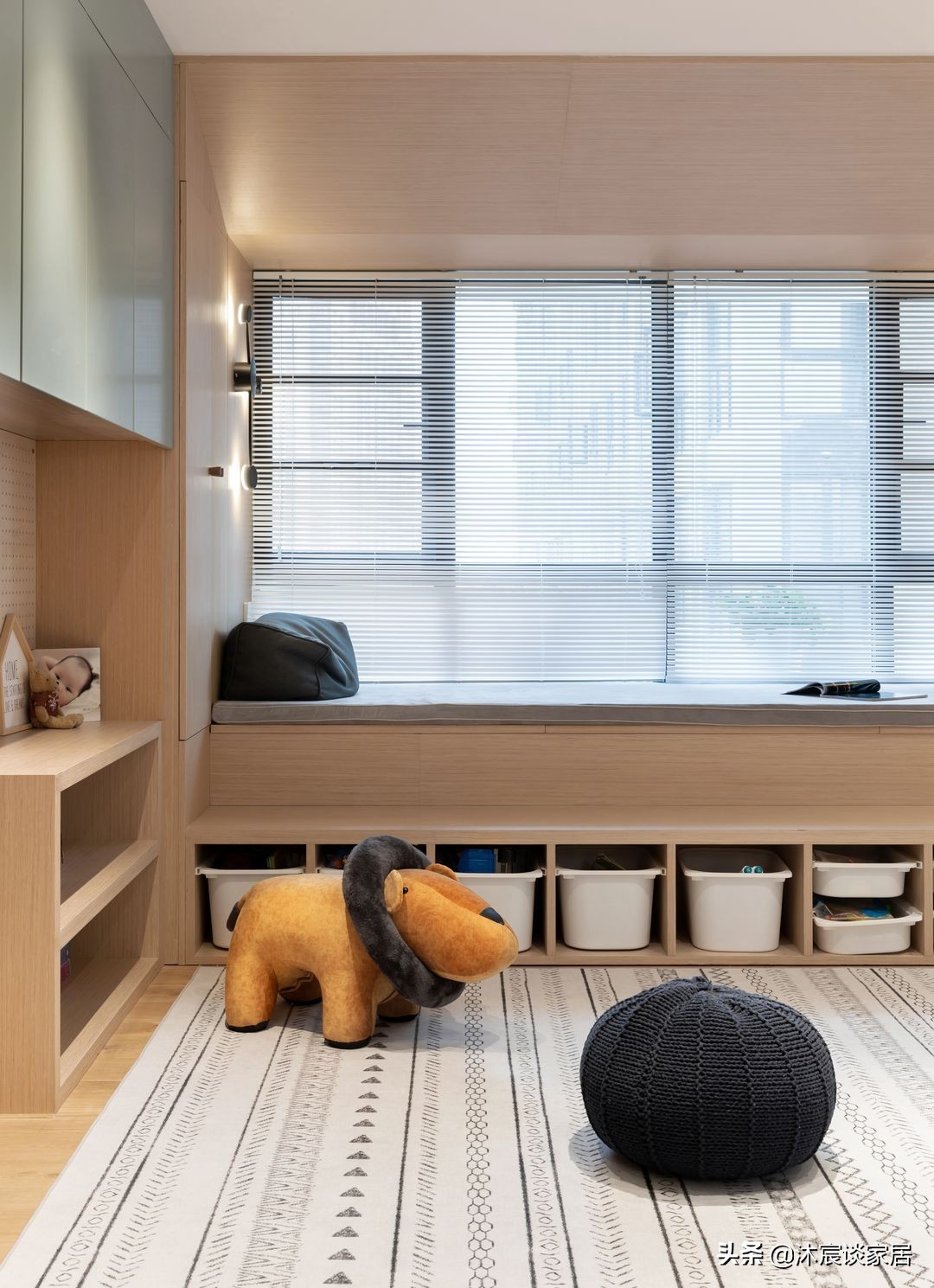 她的新家,告别笨重的家具,让客厅“大”起来!网友:真是学到了