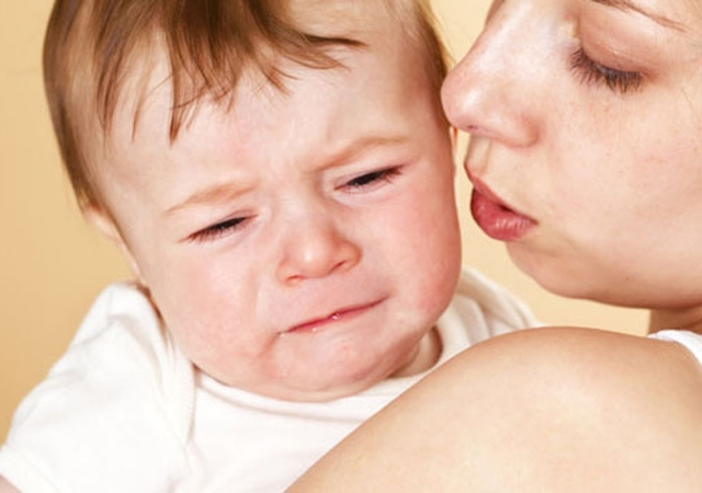 宝宝睡着了啜泣发出声音,一岁半宝宝半夜突然大哭一直啜泣