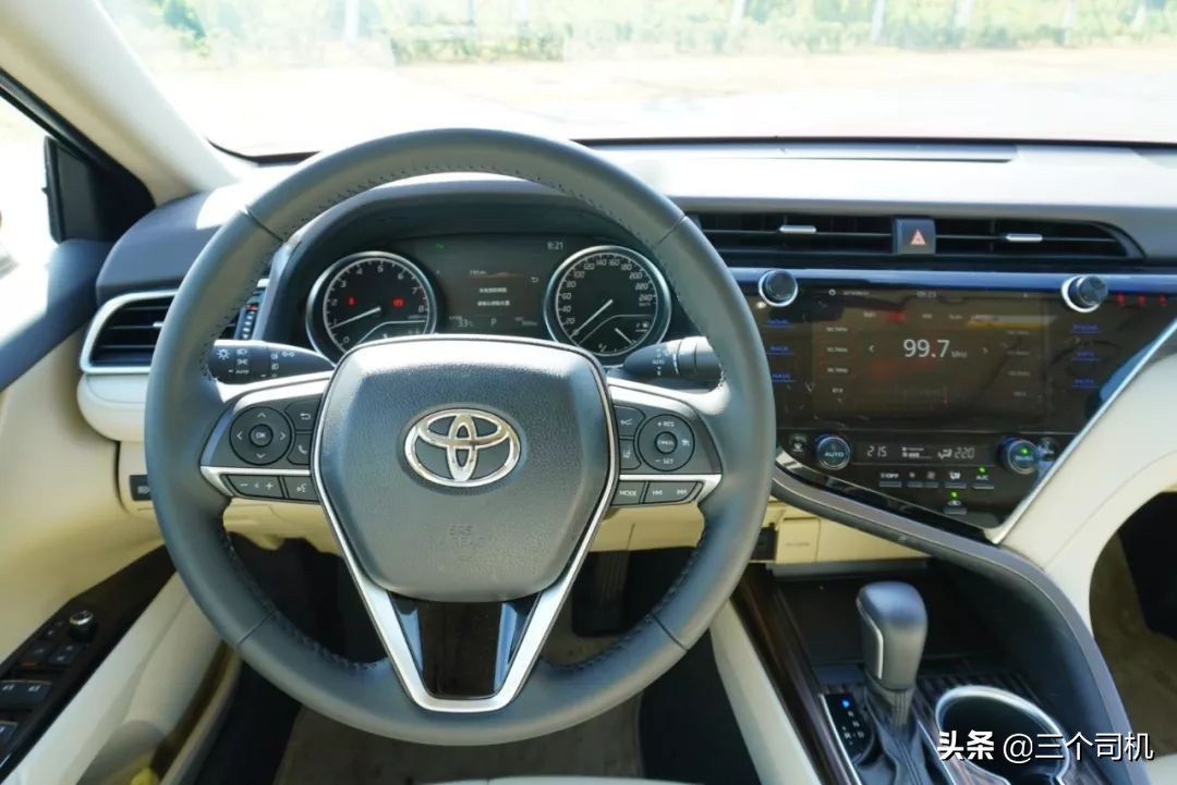 实测2.0L凯美瑞，驾驶感已欧化，丰田最大特点被保留