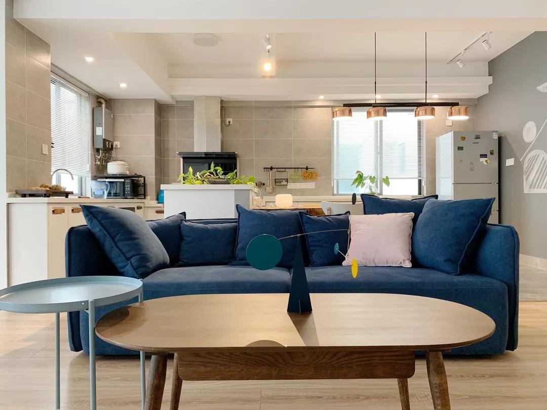 125平简约轻奢风家装设计,137平米客餐厅现代风装修效果图