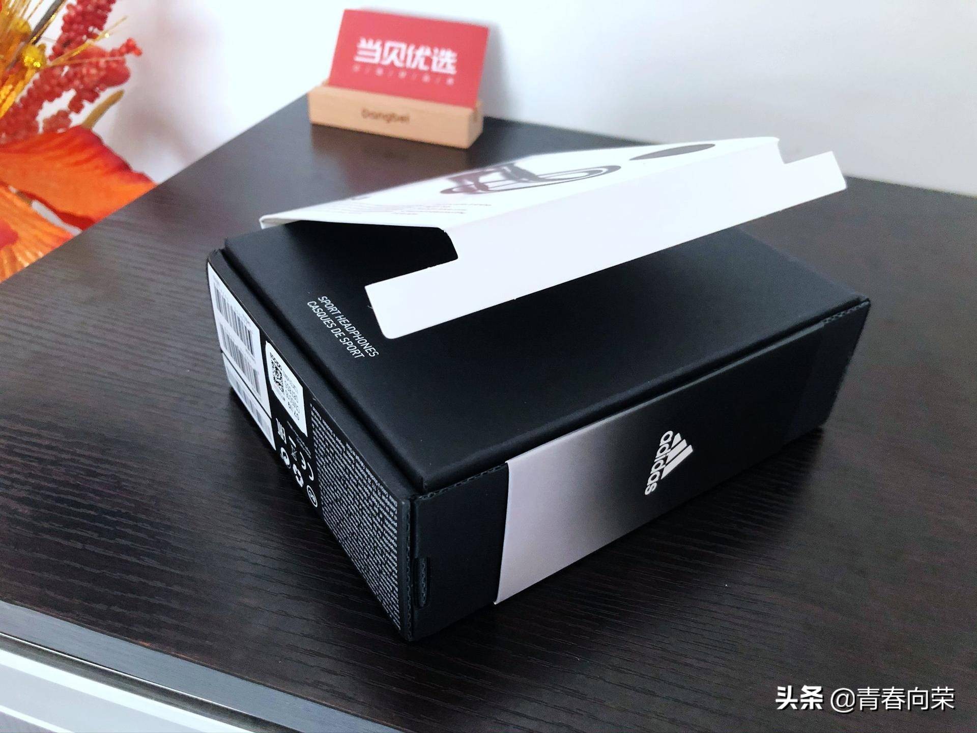 来自阿迪达斯的跨界暴击！AdidasFWD-01蓝牙运动耳机