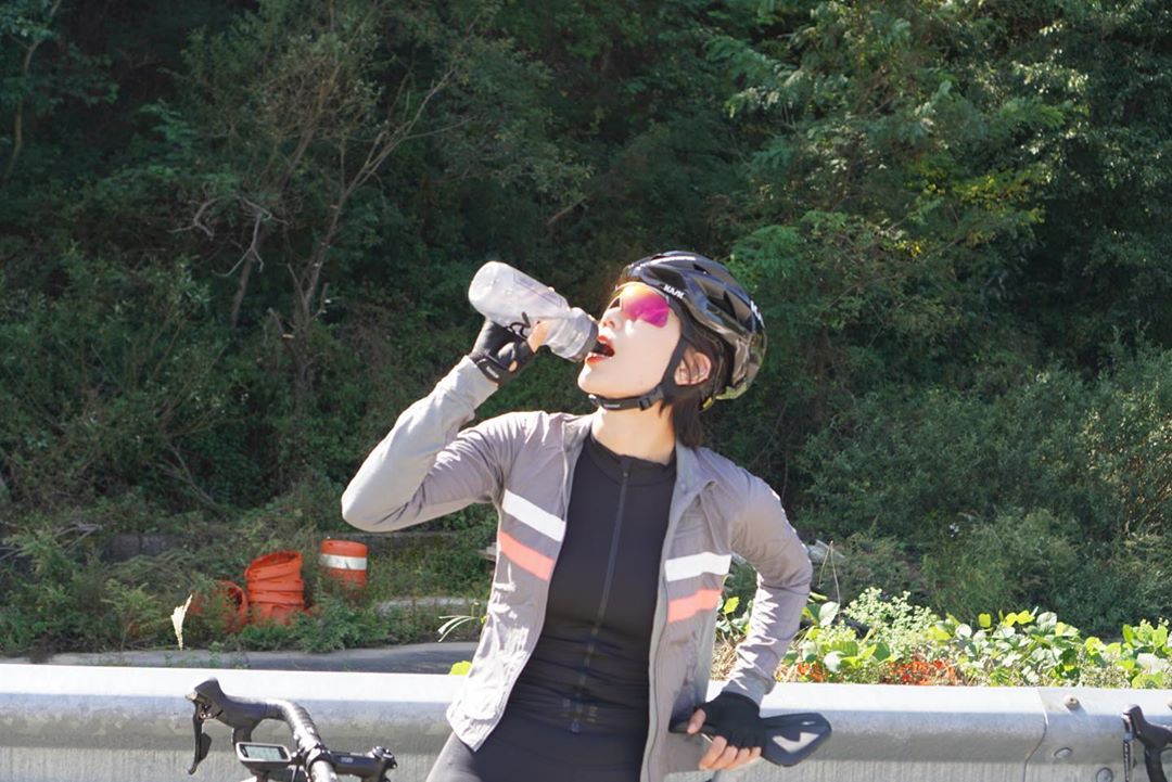 新手就能学会的自行车技巧,1分钟快速学会的车技