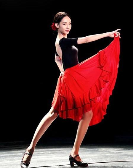 “一指禅”后,白百何频曝新恋情,上演“摸臀杀”的张爱朋去哪了