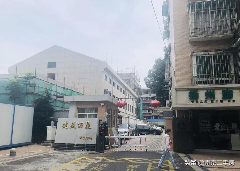 扎心！毗邻地铁，却房价垫底，业主吐槽：户型太奇葩