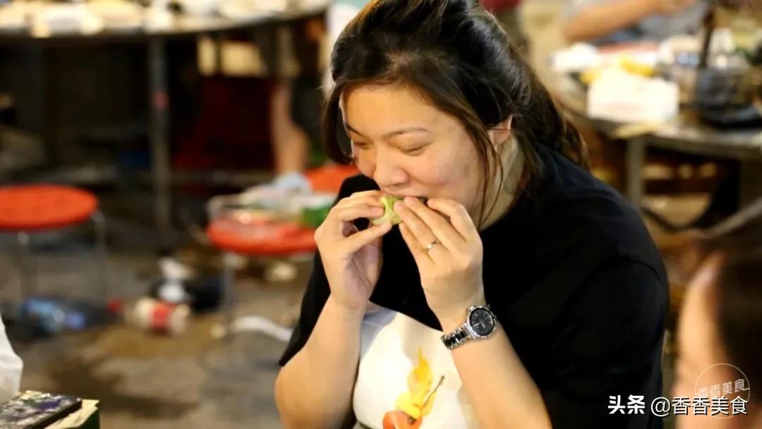 人山人海来吃肉，大哥小弟都说香