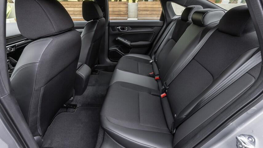 思域对比雅阁哪个更值得买,新款思域对比雅阁