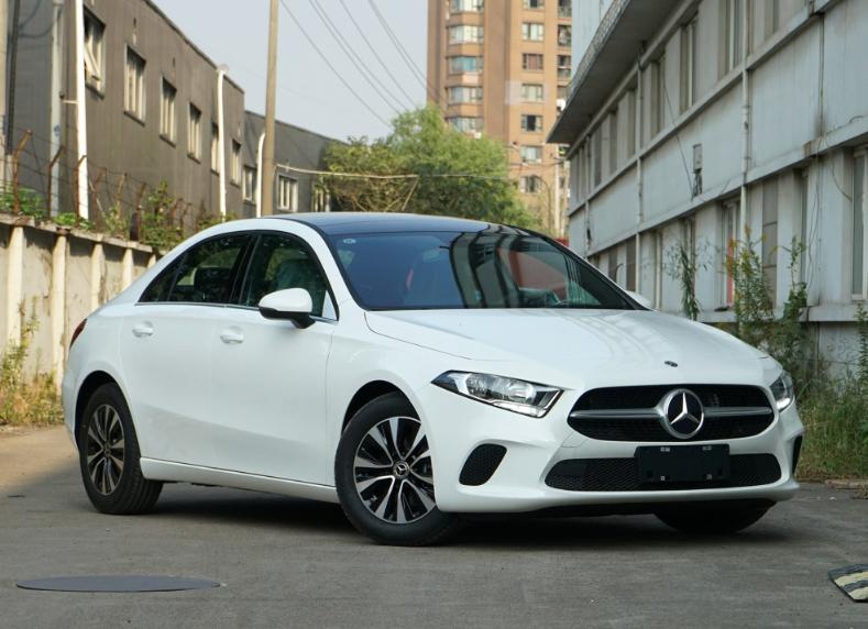 2023款奔驰a180l和宝马120i,奔驰a级180和200哪个更值得买