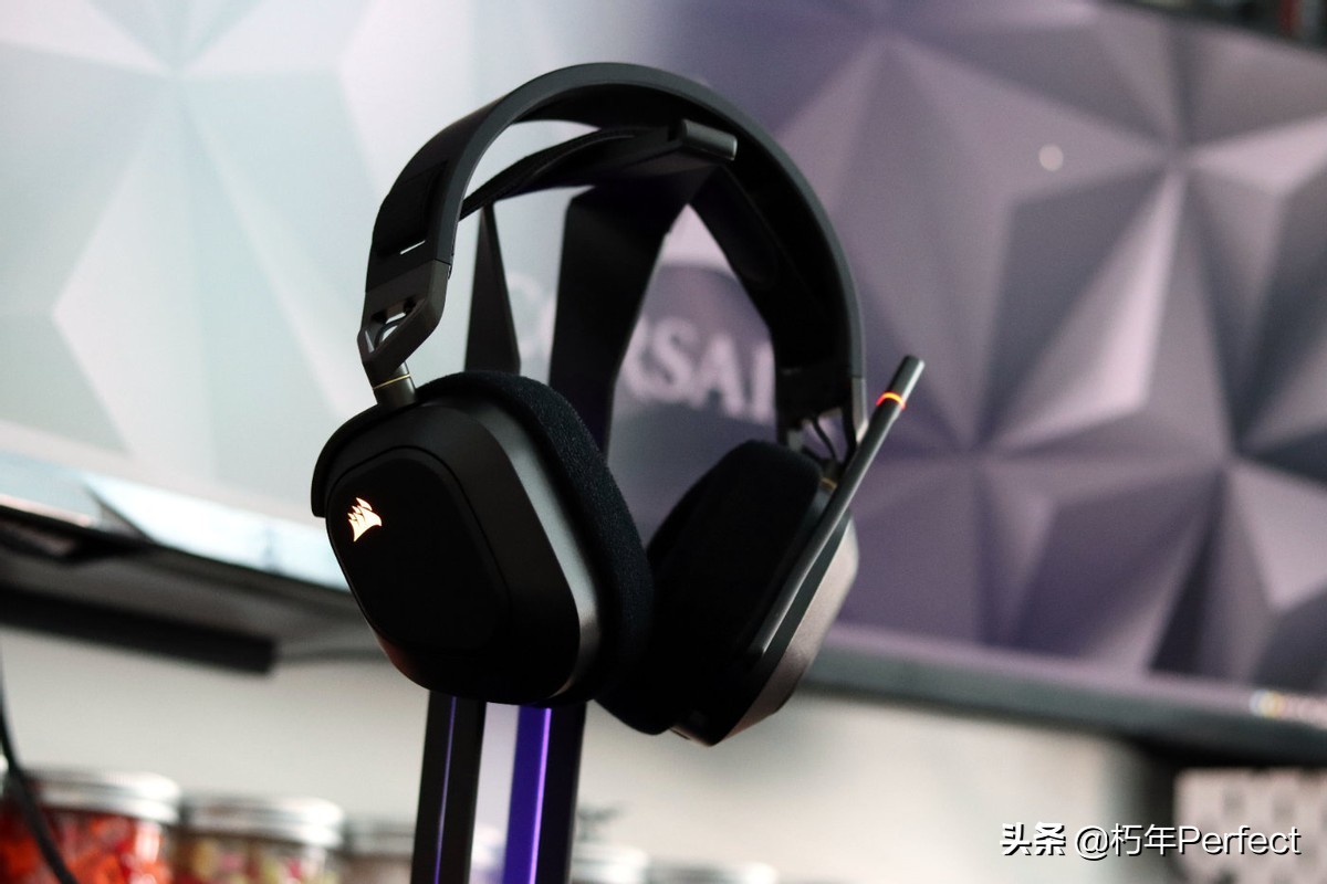 海盗船hs70无线耳机评测,海盗船hs80耳机开箱