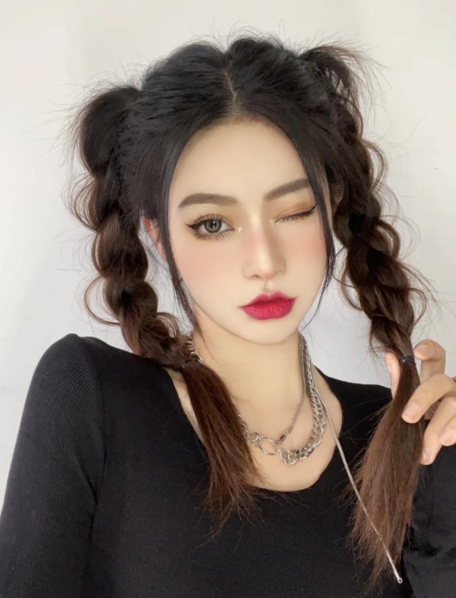 今年新出这4款发型洋气又显脸小,扎起来不秃头又不挡脸的发型