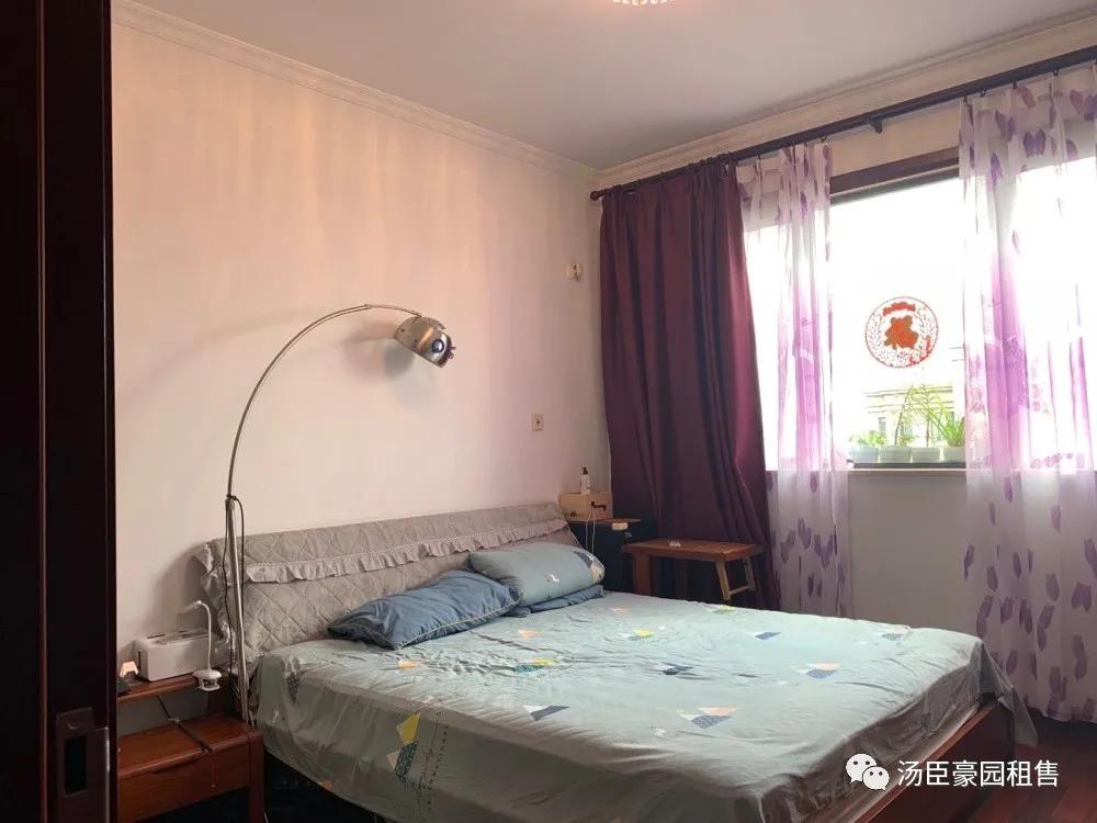 张江汤臣豪园四期新出精装修三房,业主自住保养不错,诚售1800W