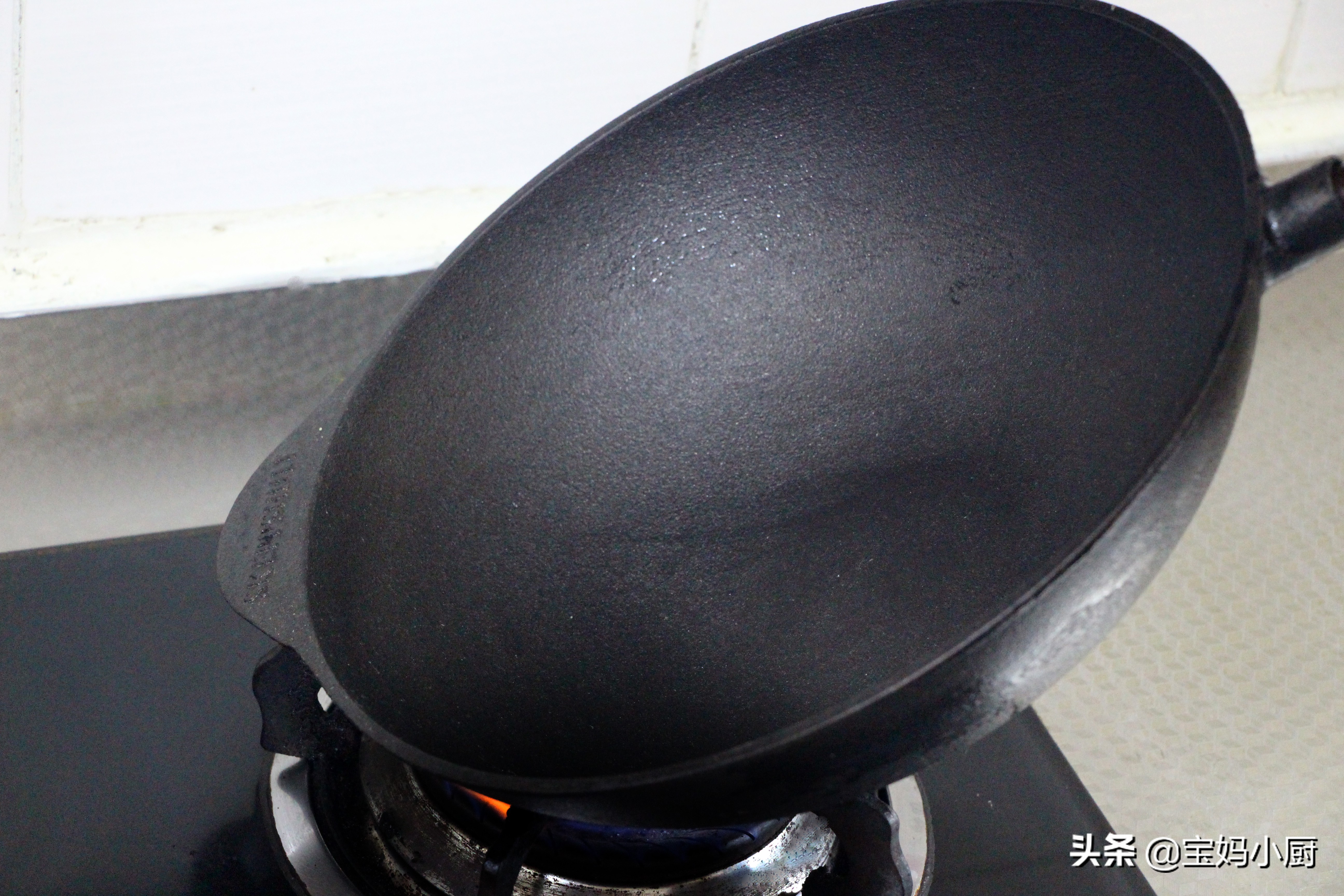 砂锅的开锅方法简单几步不粘不裂,铁锅用过的怎么开锅