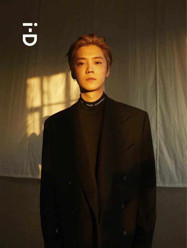 鹿晗晒自拍秀肌肉,鹿晗最近自拍视频