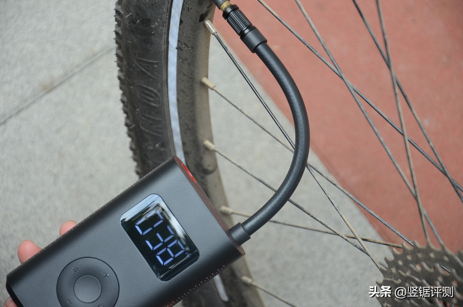 小米打气筒换电池,小米打气筒1s使用方法