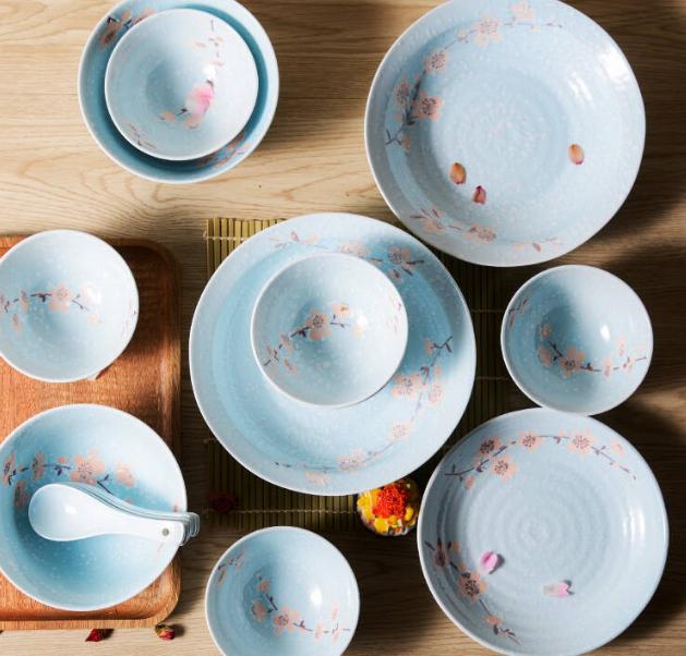 我们吃饭用的瓷碗,瓷盘好看又好用!那么是不是很安全呢?