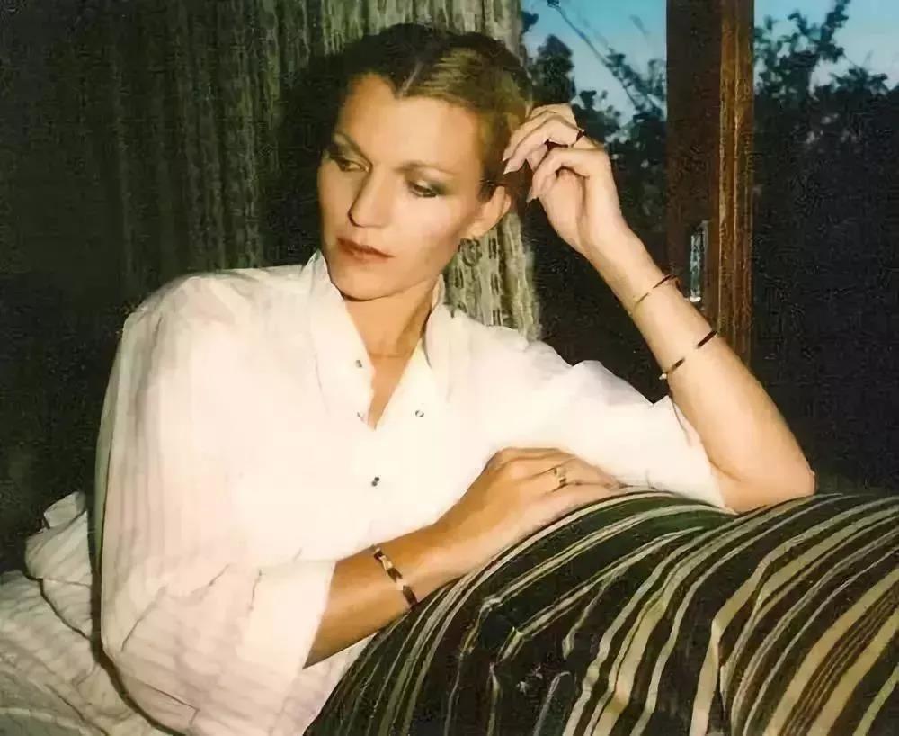 63岁全裸登上时代周刊，70岁第三次创业，她才是真正的特斯拉之母