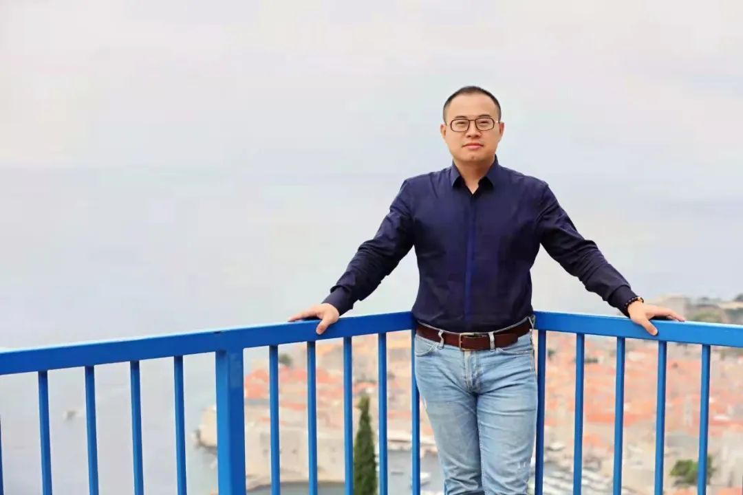 对话顾中飞：“5度微光”质感岩板，能否成为简舍版“金花米黄”