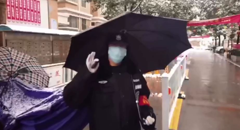 疫情防控风雪中的坚守者们,风雪中的坚守致敬一线防疫人