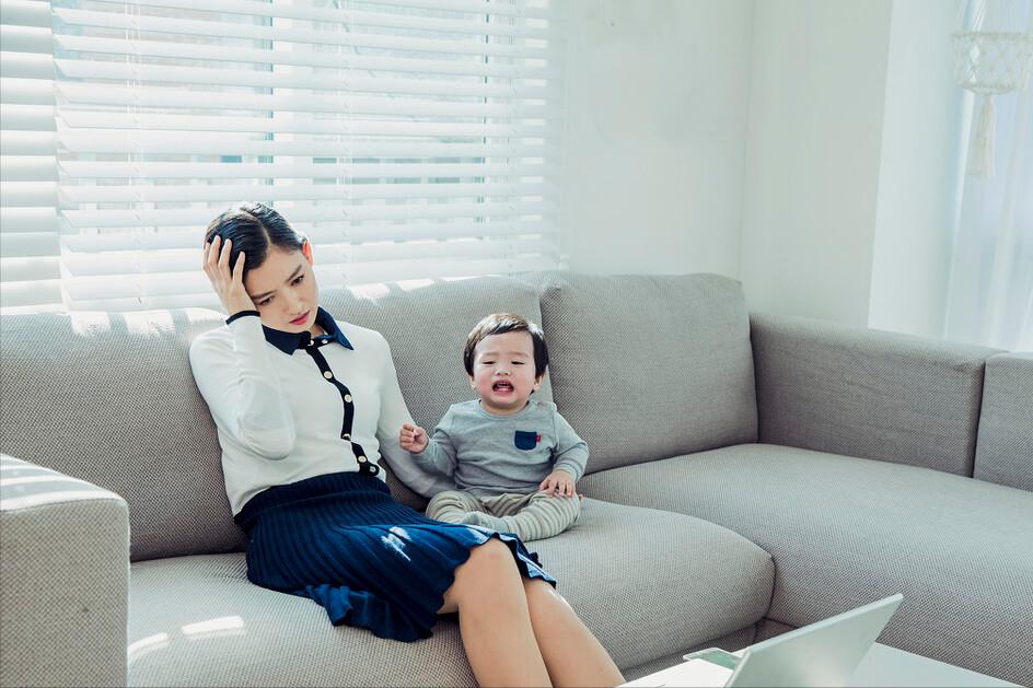 一岁宝宝爱黏妈妈怎么正确引导,1岁宝宝粘人妈妈该怎么办