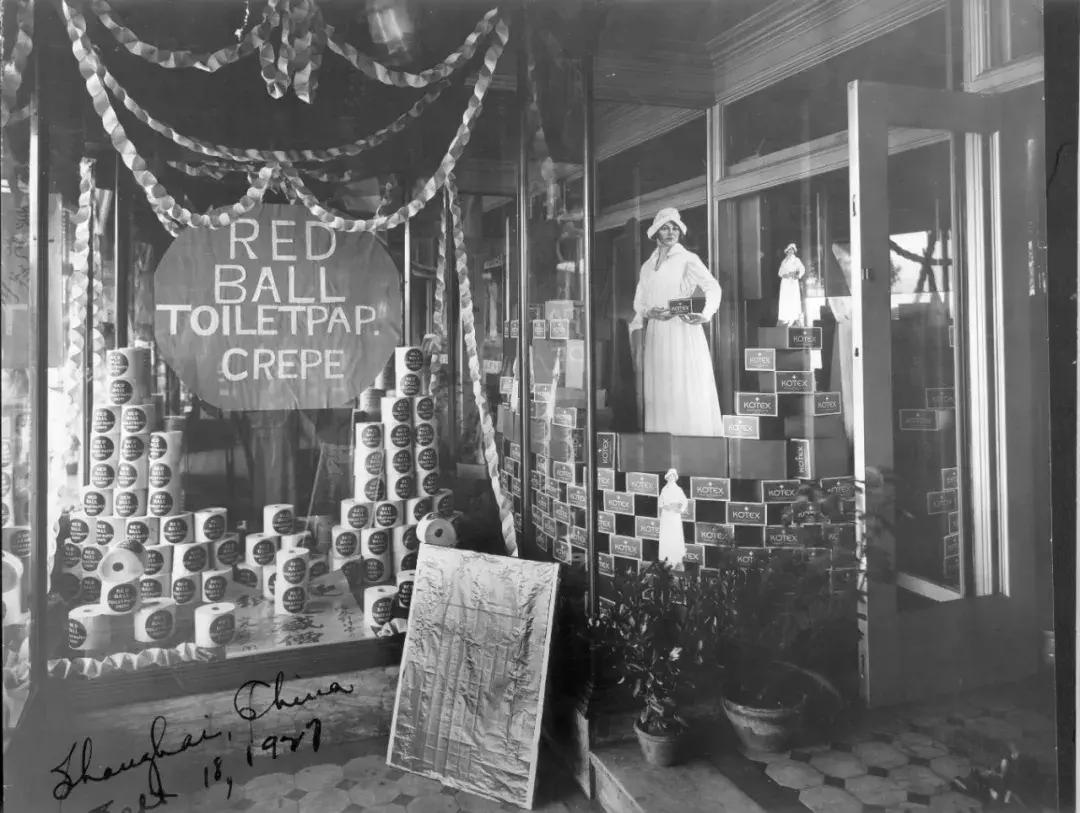 100年前,有女人裹脚,也有女人飞行……