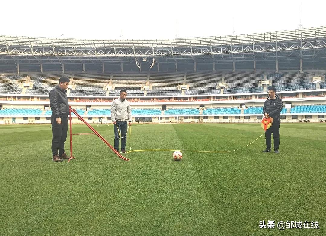 邹城体育场是标准足球场么,邹城市体育馆足球比赛时间