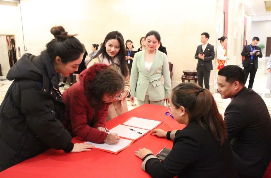 共襄美丽盛宴！信阳东方艺美容医院22周年感恩盛会成功举办