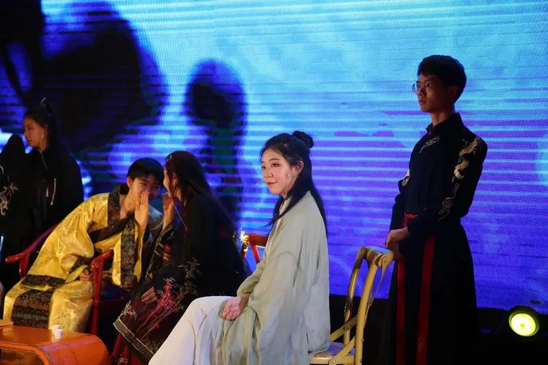 转新学校不适应,读了国际学校反而很迷茫