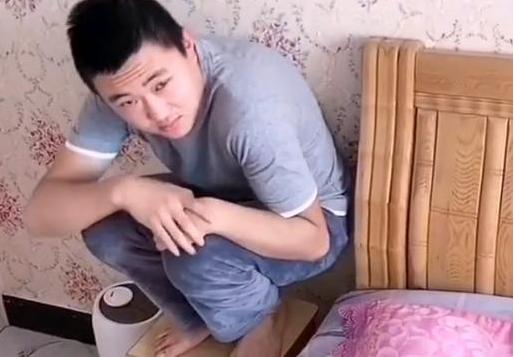 奶爸带娃睡觉以为宝宝窒息,奶爸带娃睡觉被娃哄睡着