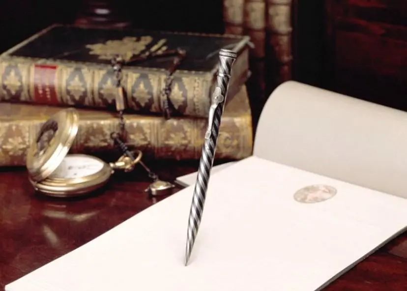 现在,全靠霓虹文具给我带来工作的归属感