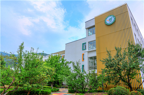 群山环抱的校园,无锡市育英小学